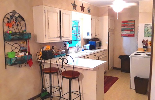 Concan Casa | 🌻Family-PERFECT for 8, Mountain View, *Next to NEAL's!* & Riverfront Access!