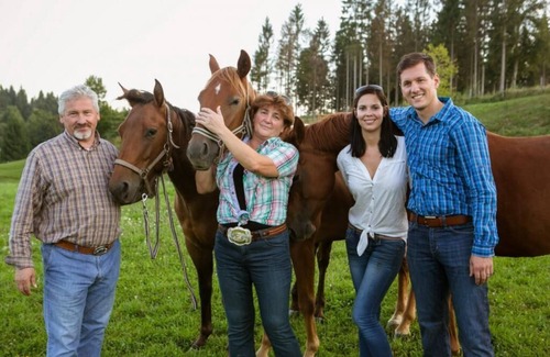 Kocevska Reka Casa | Familia y mascotas en Ranch Marina con caballos