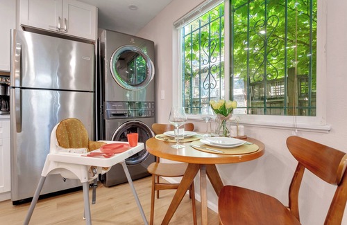 Brentwood-Darlington Casa | Family & Pet-Friendly 2-bedroom house in walkable Portland w/ King bed, AC, WiFi