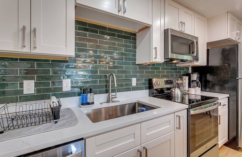 Brentwood-Darlington Casa | Family & Pet-Friendly 2-bedroom house in walkable Portland w/ King bed, AC, WiFi