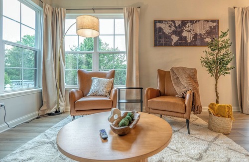 Minooka Casa | Family & Pet friendly 3-bedroom home with King sized beds, 2 bathrooms & Patio