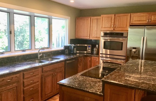 Montauk Casa | FAMILIA / MASCOTA amigable! 5 dormitorios, ducha al aire libre / jacuzzi, patio cercado! EHRR # 16-129
