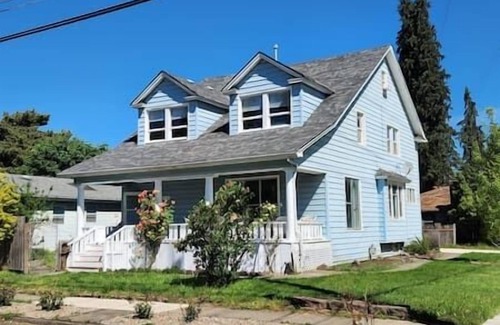 Newberg Casa | Family/Pet Friendly Craftsman