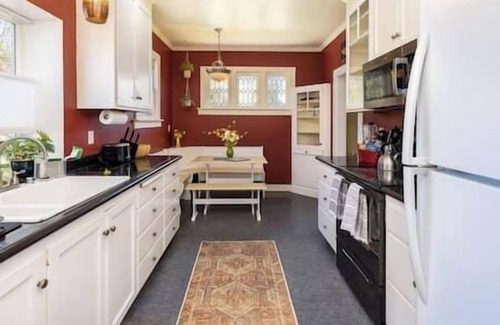 Newberg Casa | Family/Pet Friendly Craftsman