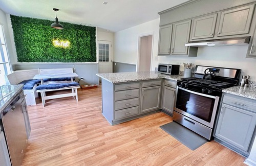 Savannah Casa | Family & Pet Friendly Home with Fenced Yard, between Downtown & Tybee!