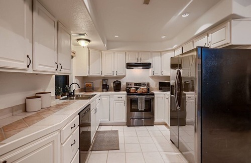 Bailey Casa | Family & Pet Friendly - Hot Tub - 2 King Beds - Near Denver - Views - Wildlife