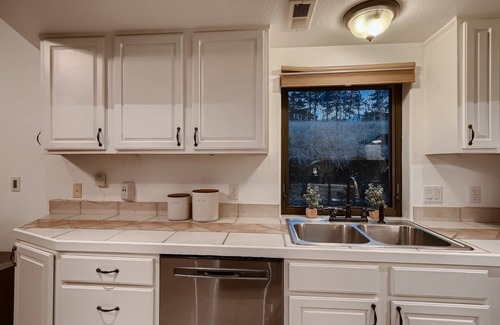 Bailey Casa | Family & Pet Friendly - Hot Tub - 2 King Beds - Near Denver - Views - Wildlife