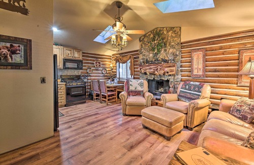 Pinetop-Lakeside Cabina | Family & Pet Friendly: Rustic Lakeside Cabin
