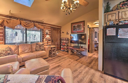 Pinetop-Lakeside Cabina | Family & Pet Friendly: Rustic Lakeside Cabin