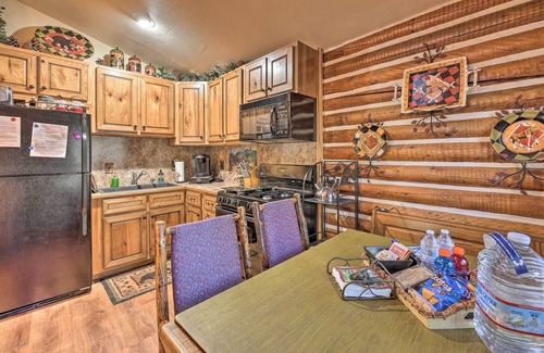 Pinetop-Lakeside Cabina | Family & Pet Friendly: Rustic Lakeside Cabin