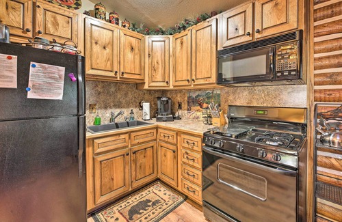 Pinetop-Lakeside Cabina | Family & Pet Friendly: Rustic Lakeside Cabin
