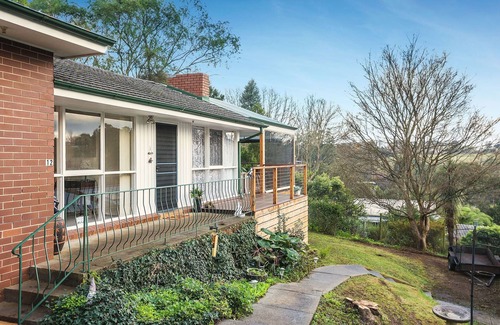 Emerald Casa | Family & Pet Friendly - walking distance to town