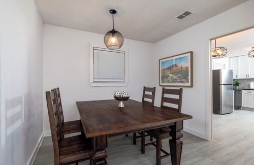 Euless Casa | Cozy Summer Duplex with Yard, Parking & Fast Wi-Fi