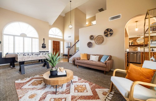 Val Vista Lakes Casa | Family Poolside Fun, Golf & Games!