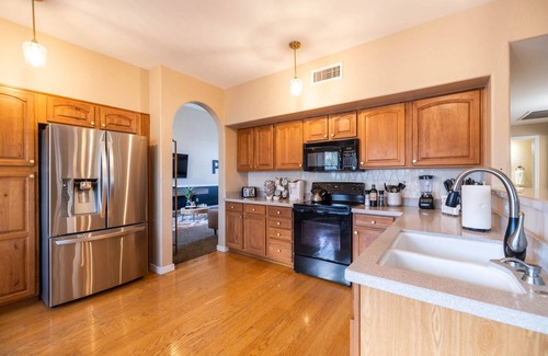 Val Vista Lakes Casa | Family Poolside Fun, Golf & Games!