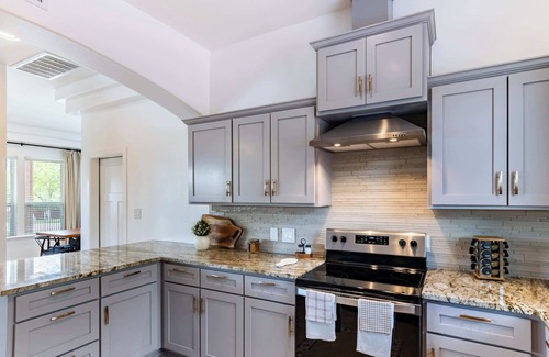 Del Valle Casa | Family-Ready 4BR with Yard & Kids, Playground