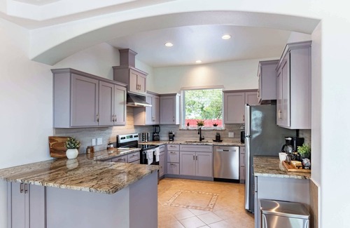 Del Valle Casa | Family-Ready 4BR with Yard & Kids, Playground