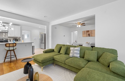 Terrell Heights Casa | Family & Remote Work Retreat Near Airport, Google Fiber Wifi, and Classic Games!