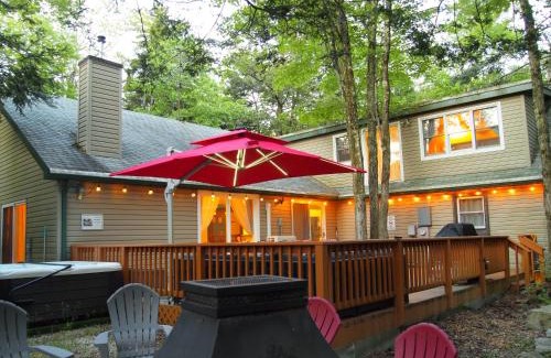 Tobyhanna Chalet De Esquí | Family retreat, 15 min to Camelback Ski, Hot tub, Game Room