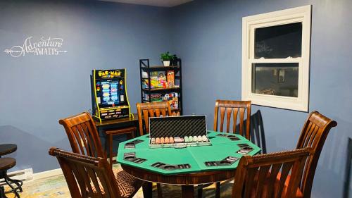 Tobyhanna Chalet De Esquí | Family retreat, 15 min to Camelback Ski, Hot tub, Game Room