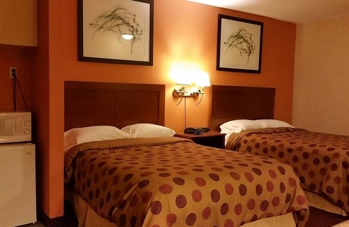 Foxboro Casa | Family Retreat! 3 Relaxing Units, Free Parking, Quick Drive to Gillette Stadium!