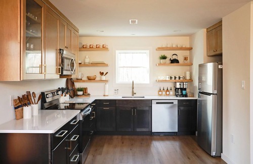 Jim Thorpe Chalet De Esquí | Family retreat: 5 bedroom modern chalet with Hot Tub, Bonfire, Mini Golf & More!