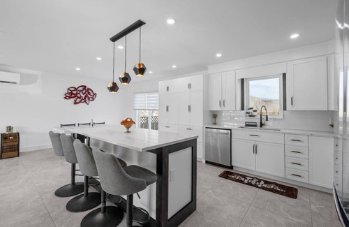 Charlottetown Casa | Family Retreat – King Bed, Jacuzzi & Big Backyard