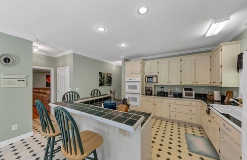 Fayetteville Casa | Family Retreat let this serene cul-de-sac jewel rejuvenate your mind and spirit.