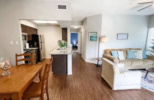 South Side Apartamento | Family Retreat - Near Shopping, Dining & Beach