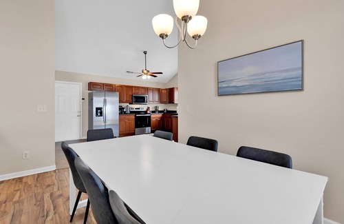 Surfside Beach Casa | ¡Retiro familiar cerca de Surfside Beach y el aeropuerto de Myrtle Beach!