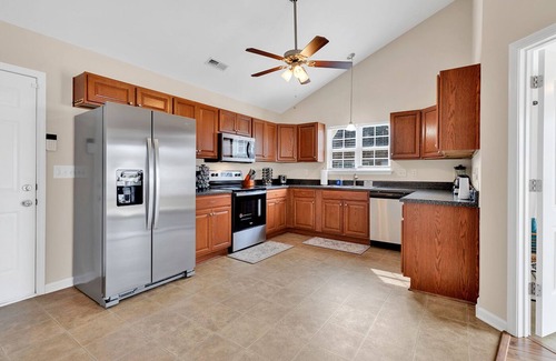 Surfside Beach Casa | ¡Retiro familiar cerca de Surfside Beach y el aeropuerto de Myrtle Beach!