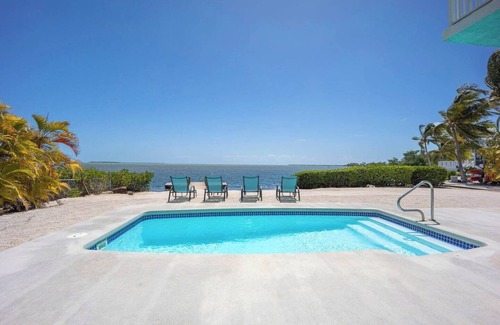 Cudjoe Key Casa | Frente al mar con muelle, piscina y jacuzzi