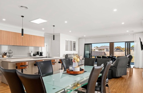 Coronet Bay Casa | Family retreat on ½ acre near Phillip Island — pet-friendly & modern.
