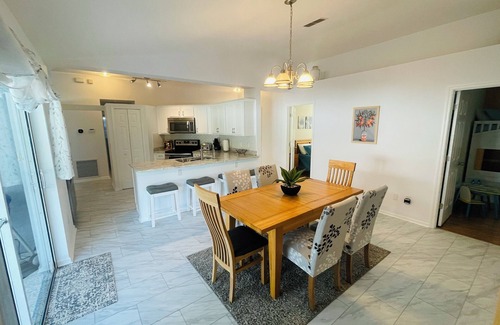 Crescent Lakes Casa | Family Retreat: Poolside Haven in Kissimmee
