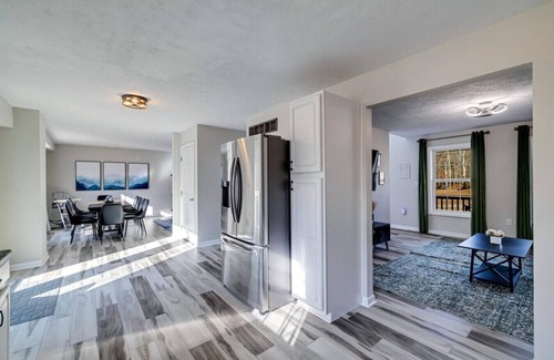 Cresco Casa | Family Retreat w/ Pool & Views!