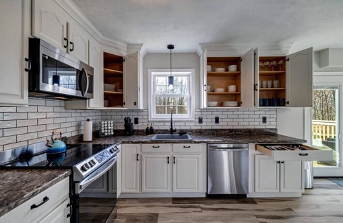 Cresco Casa | Family Retreat w/ Pool & Views!