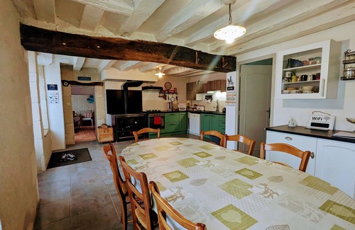 Clere-du-Bois Cabaña | Casa de campo renovada con spa cerca de castillos del Loira y zoológico. Ideal para familias y amigos.