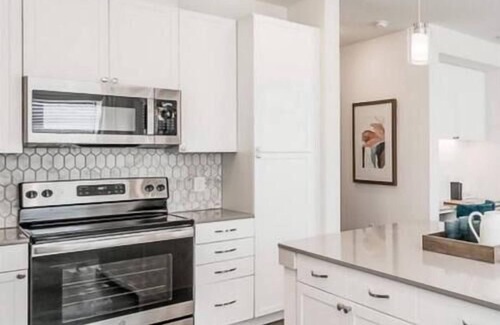 Cypress Casa | Family Retreat with Island Kitchen/EV Charging