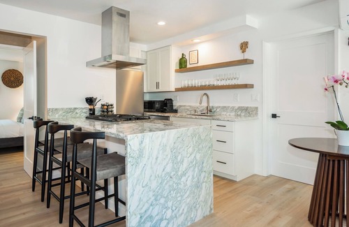 Summerland Condominio | Family Retreat with Private Patio & Lush Gardens