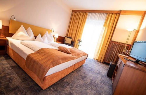 Loipersdorf bei Fuerstenfeld Cama Y Desayuno | Family room, bathroom, WC, garden side - Die Herberge