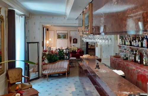 Thiers Casa | Family room couple and two children