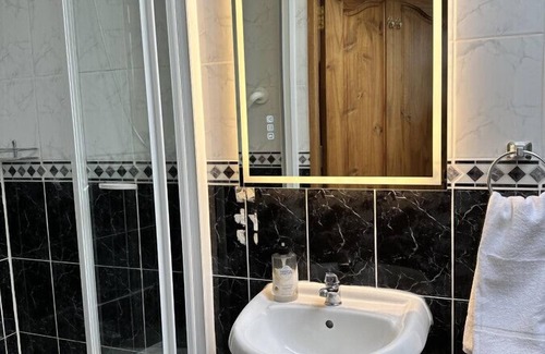 Malahide Casa | Family room (en-suite) in a cozy Guest House, beside pretty Malahide Village, Castle and near Dublin Airport