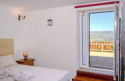 Baiao Otro | Family Room at Paradise Farm in Douro