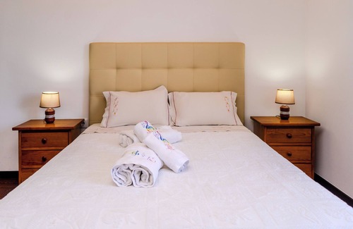 Baiao Otro | Family Room at Paradise Farm in Douro