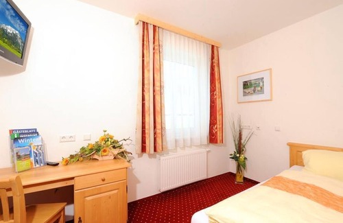 Aigen im Ennstal Cama Y Desayuno | Family room, shower, WC, comfort - Kirchenwirt Aigen