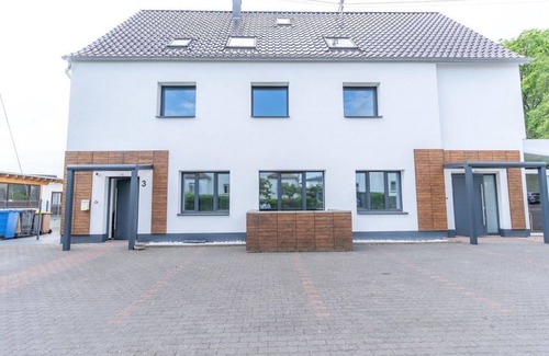 Willroth Apartamento | Family room with balcony - Colakation GmbH
