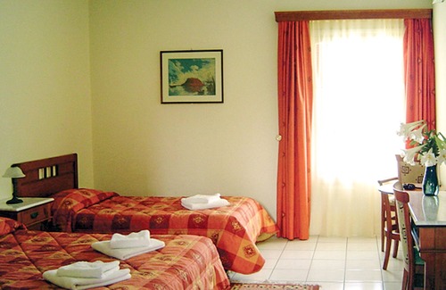 Monemvasia Hotel | Habitación familiar con vista al lado de la roca Monemvasia.