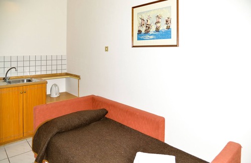 Monemvasia Hotel | Habitación familiar con vista al lado de la roca Monemvasia.