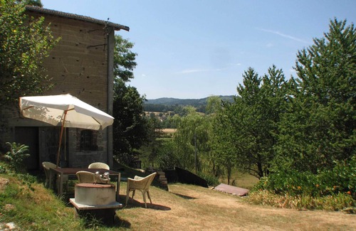Ambert Apartamento | Family-run gîte located in the countryside near a tourist town.