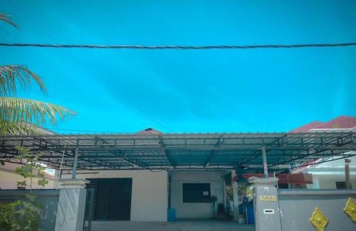 Kawasan Perindustrian Chendering Apartamento | Family's Homestay